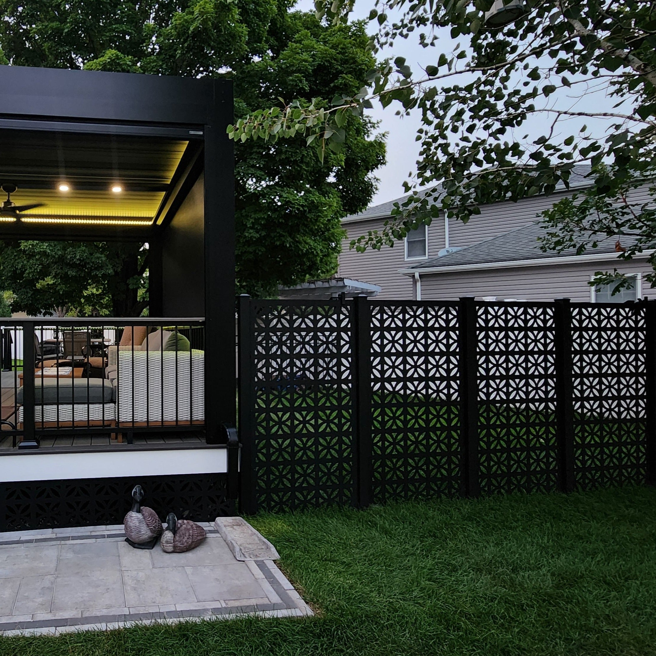 Privacy Screen (Breeze)